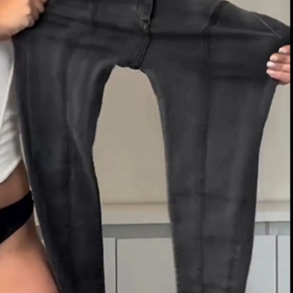 Butt Lifting Jeans (Black) Size Large - Picture 3 of 3